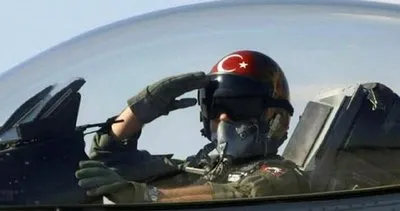 PKK'nın inlerine girdik! Mehmetçik Avaşin’e bayrak dikti