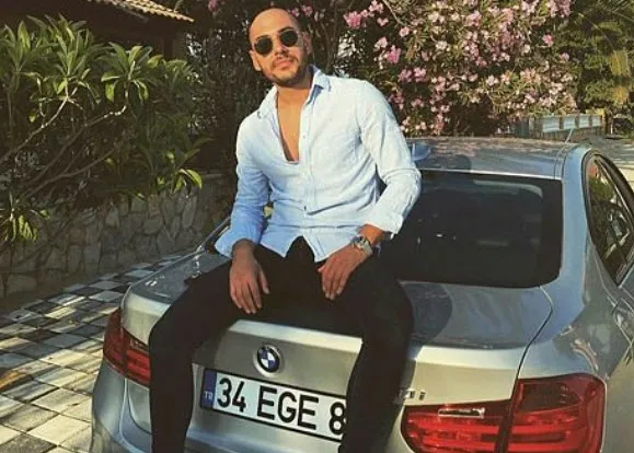 CHP'li vekil Fikret Şahin'den skandal hareket! Oğlu arabayı polislerin üzerine sürdü kendisi tehdit etti - 1