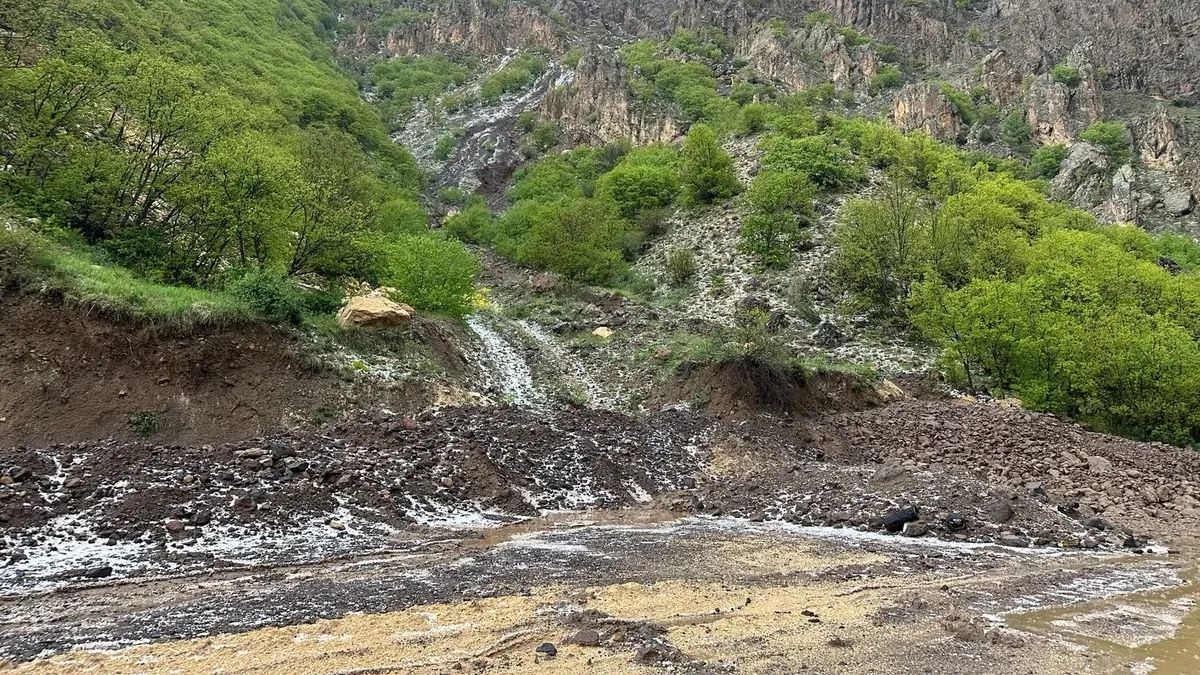 Tunceli’yi dolu ve sağanak vurdu