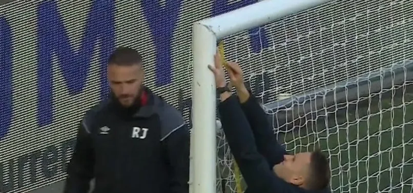 Hull City-Birmingham City maçına "kale direği" krizi damga vurdu