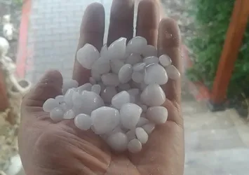 Misket büyüklüğünde dolu yağdı