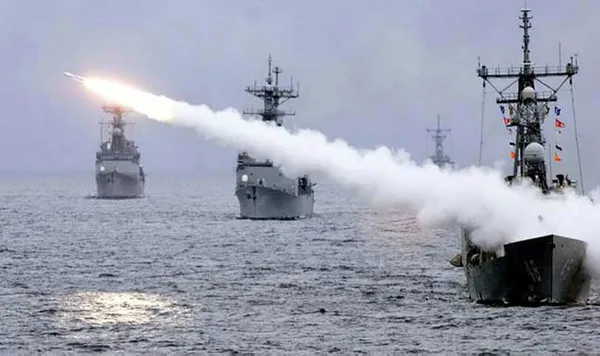 Savaş gemileri Akdeniz’e iniyor! Türkiye yeni Navtex ilan etti...