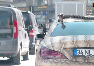 Gören dönüp bir daha baktı! "Çıngıraklı araba" hayrete düşürdü