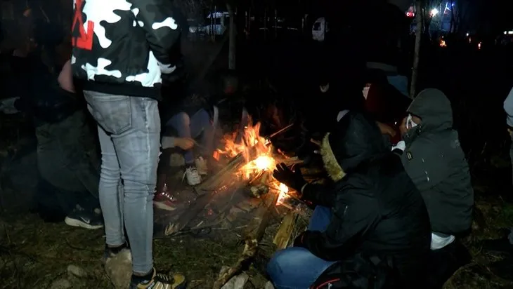 Pazarkule Sınır Kapısında bekleyiş sürüyor! Yunan polisi göçmenleri havaya ateş açarak uzaklaştırdı