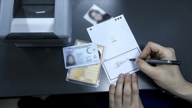 Kimlik kartı e-İmza yüklemesi nasıl yapılır? T.C Kimlik kartı ehliyet olarak kullanılabilecek mi? Hangi illerde başladı?