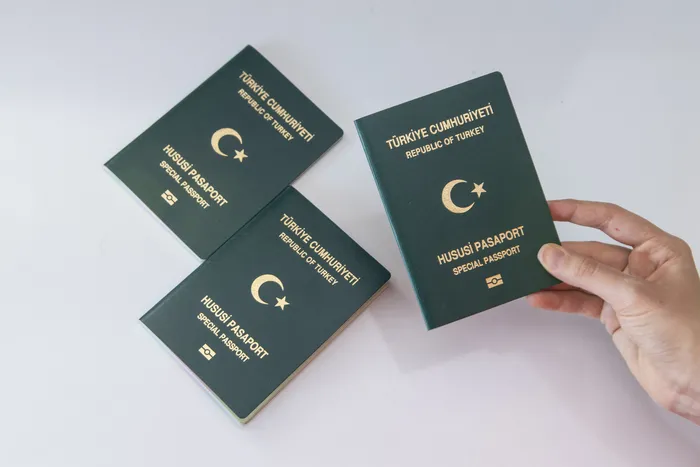 yesil-pasaportta-kapsam-genisliyor-mu-yesil-pasaport-kimlere-veriliyor-bakan-omer-bolattan-flas-aciklama-1724765698613.jpg