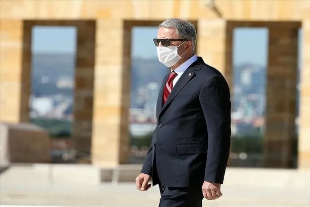 Milli Savunma Bakanı Hulusi Akar'dan OYAK Genel Kurulu öncesi Anıtkabir'e ziyaret - 1