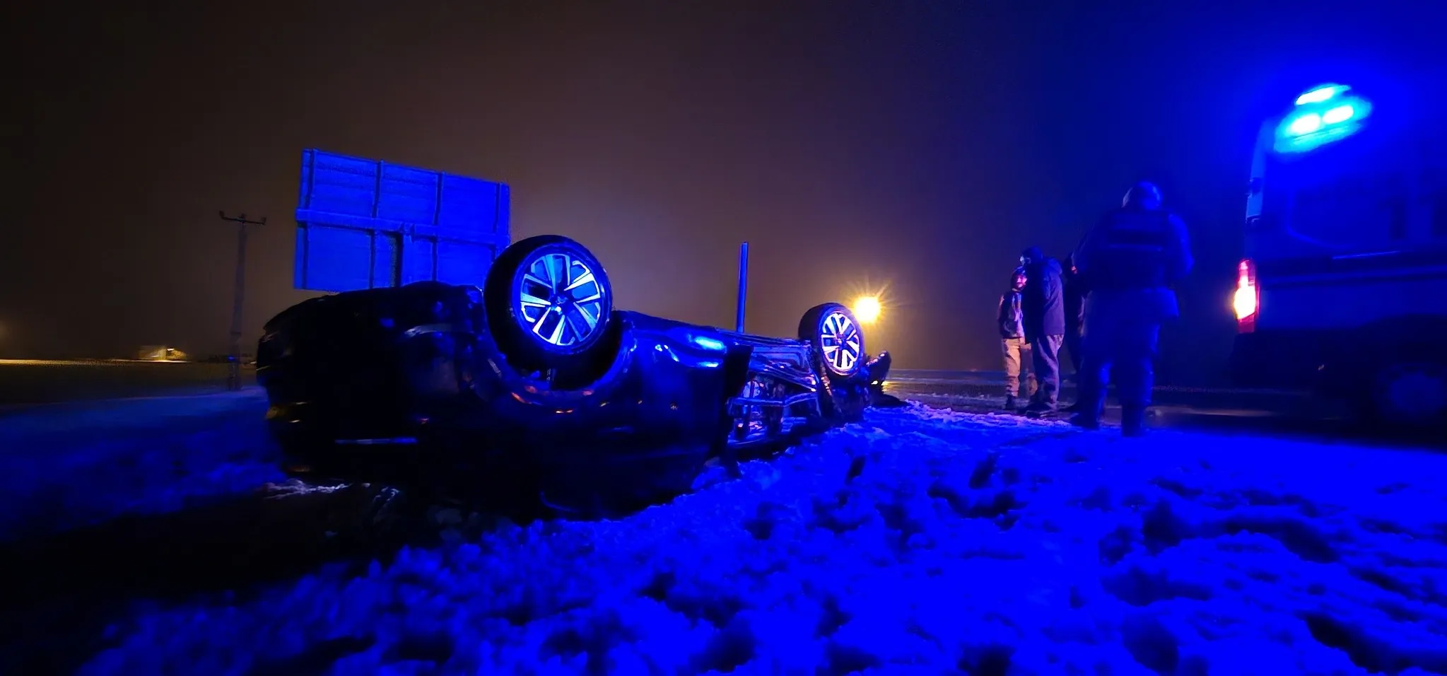 Erzurum'da takla atan araç şarampole yuvarlandı: 2 yaralı