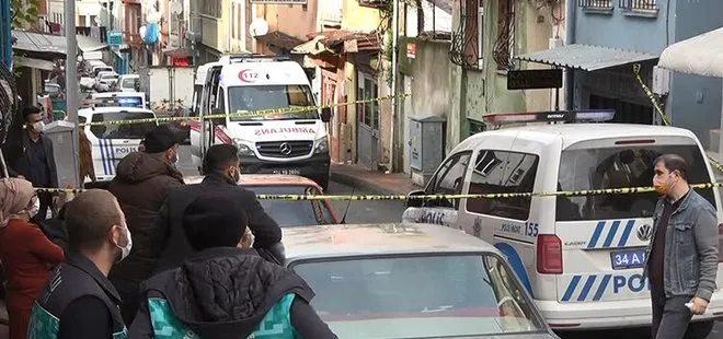 İstanbul’da kokudan rahatsız olanlar polisi aradı! Battaniyeye sarılı cansız bedeni bulundu