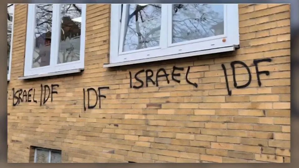 Almanya’da iki camiye provokatif saldırı