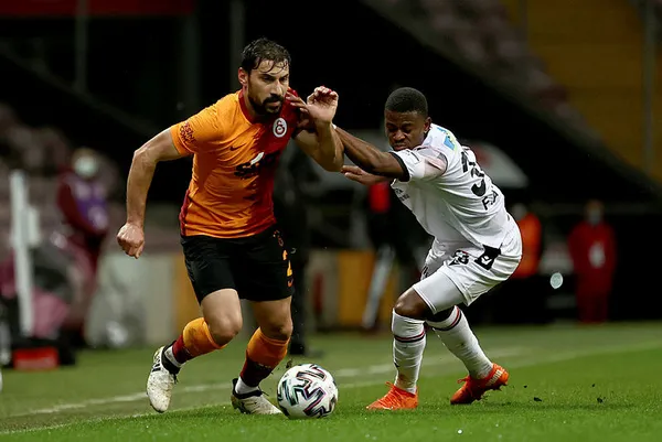 Beşiktaş Galatasaray derbisinde sakatlık şoku! Oyuna devam edemedi