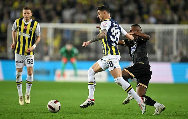 canli-fenerbahce-alanyaspor-canli-anlatim-fenerbahce-alanyaspor-macinda-ilk-duduk-1707671107805.jpg Kanarya zirve yarışında yara aldı! Fenerbahçe 2-2 Alanyaspor (MAÇ SONUCU) - 1