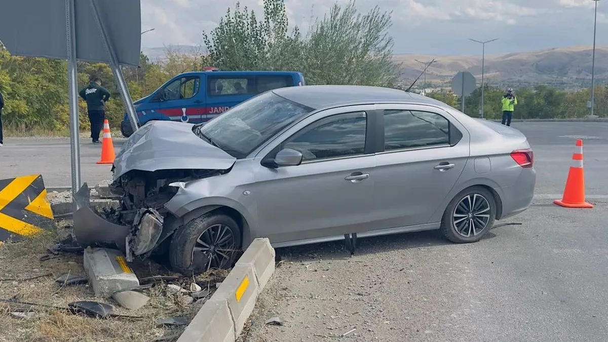 Kırıkkale'de kavşakta korkutan kaza: 2 kişi yaralandı