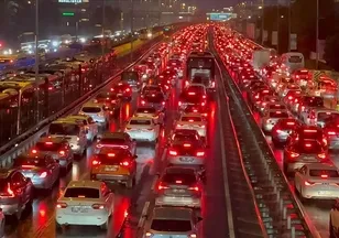 Yüzde 90 yoğunlukla trafik kilit!