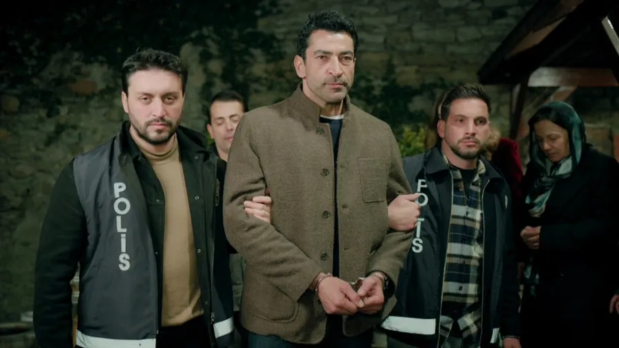 abi-zirveden-inmiyor-tahir-uyandi-dogan-tutuklandi-1774426358094.jpg A.B.İ. reytinglerde yine birinci: Tahir uyandı Doğan tutuklandı - 1