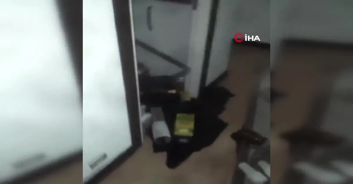 DEPREM sonrası VİDEO çekerken ev üstüne böyle yıkıldı! Dehşet anları kamerada