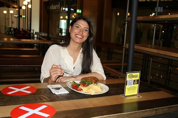 Istanbul Havalimani Nda Bir Ilk Daha Yolcular Yemek Siparislerini Qr Kodu Ile Verecek