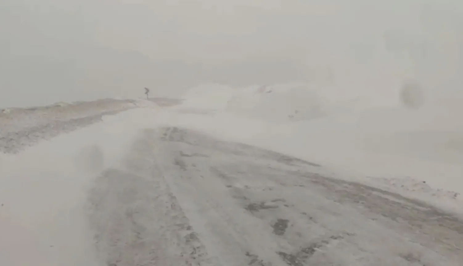 Bayburt- Erzurum kara yoluna çığ düştü! Ulaşım kapandı