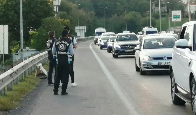 İstanbul’da çakarlı araç denetimi! Para cezası kesildi