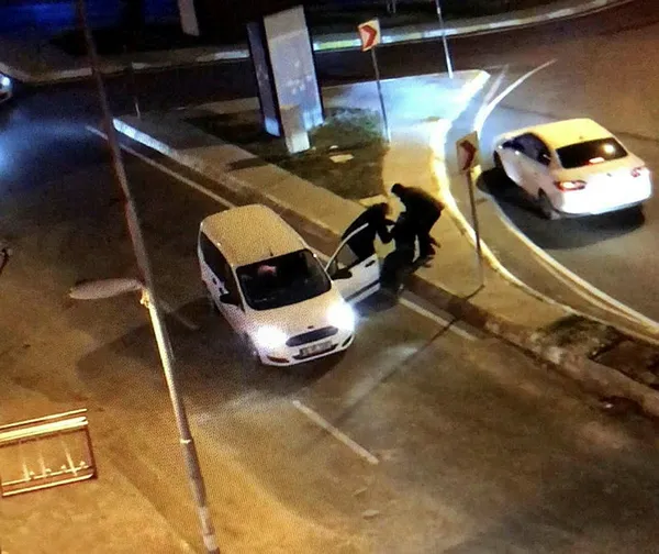 İBB Başkanı Ekrem İmamoğlu’nun korumaları trafikte dehşet saçtı! Silah çektiler tekme tokat dövdüler...