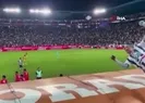 Tribünden yedek kulübesine atladı