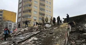 Mehmetçik depremzedeler için sahada!
