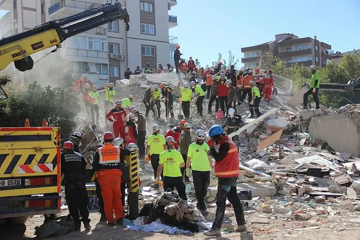 Serenay Sarıkaya ve annesi İzmir depremine yakalandı
