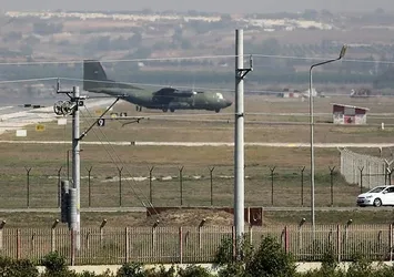 Alman milletvekilleri İncirlik Üssü'nü ziyaret etti