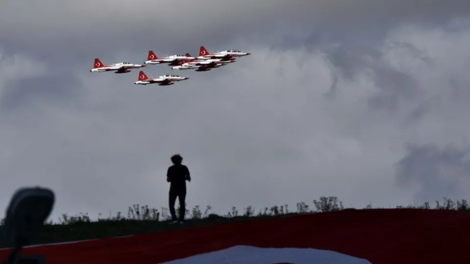 Türk Yıldızları Ahlat’ta nefes kesti
