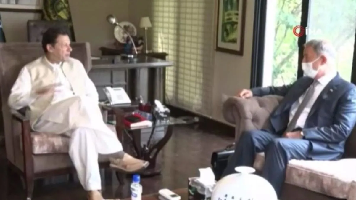 Son dakika: Milli Savunma Bakanı Hulusi Akar Pakistan Başbakanı Khan ile görüştü