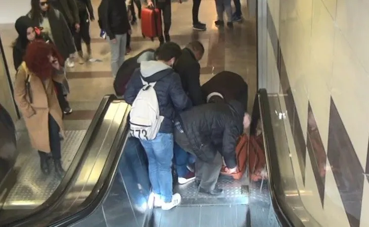 Ünlü oyuncu Hikmet Karagöz metro merdivenlerinde düştü, kanlar içinde kaldı