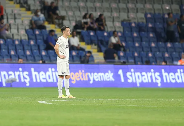 Pereira'dan Trabzonspor maçı için Mesut Özil'e özel görev! - 5
