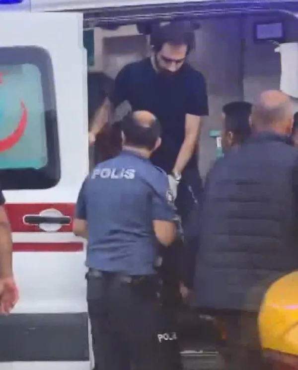 istanbulda-yol-kenarinda-idrar-yaptilar-baba-oglu-darbedip-bicakladilar-1662971627319.jpg İstanbul’da yol kenarında idrar yaptılar! Baba oğlu darbedip bıçakladılar - 3