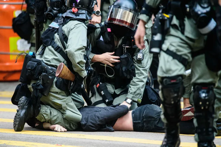 Hong Kong'da polis şiddetini artırdı! Protestoculara gerçek mermi ile müdahale - 3