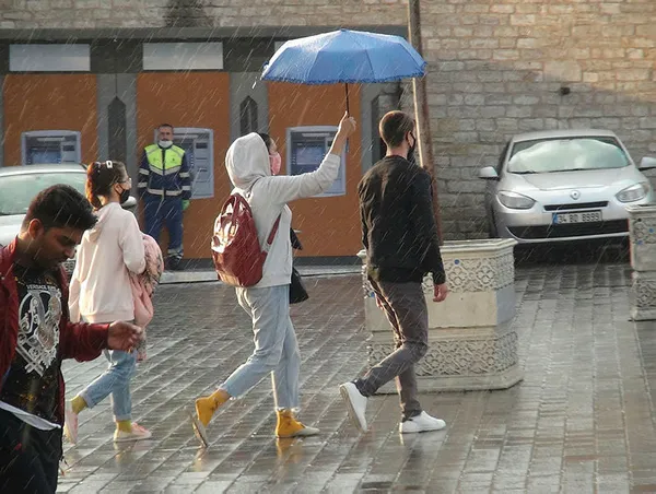meteorolojiden-sari-kodlu-alarm-ankara-ve-bircok-ile-sel-su-baskini-dolu-yagisi-uyarisi-geldi-5-gunluk-hava-ta-1687337360540.jpg Meteoroloji'den sarı kodlu alarm! Ankara ve birçok ile sel, su baskını, dolu yağışı uyarısı geldi | 5 günlük hava tahmin raporu paylaşıldı - 7