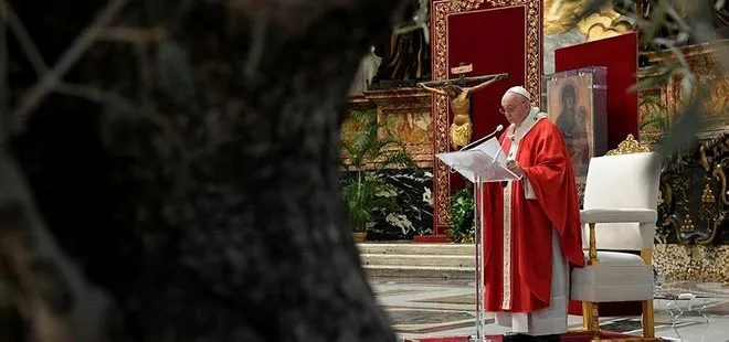 Tarihte bir ilk! Papa cemaatsiz Paskalya ayini düzenledi