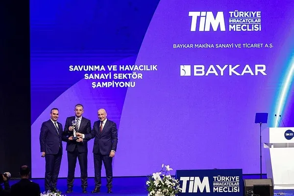 Baykar Türkiye’nin en büyük 10 ihracatçı firmasından biri oldu! Ödülü Başkan Erdoğan bizzat takdim etti