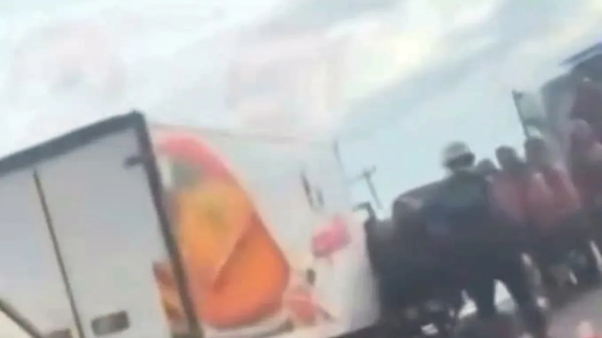 D-100’de feci kaza! Kontrolden çıkan kamyonet bariyerlere çarptı: Yaralılar var