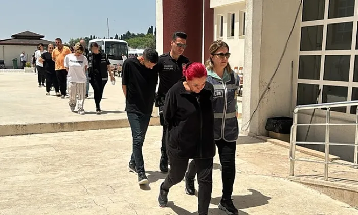 50 milyon TL’lik vurgunda ünlü oyuncu gözaltında! Ücretsiz tatil tuzağına operasyon: Çok sayıda kişi yakalandı