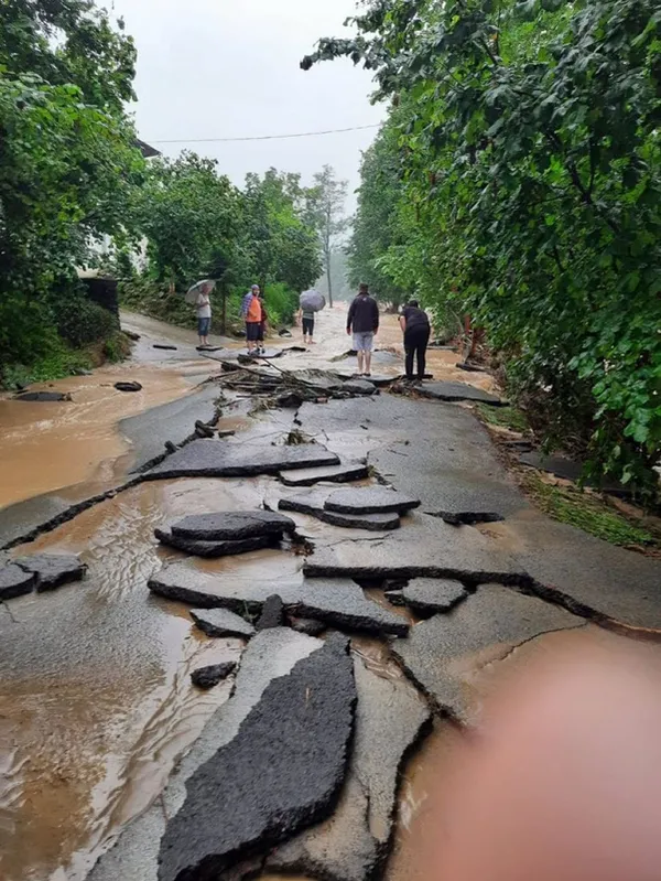 son-dakika-rize-artvin-ve-duzcedeki-sel-baskan-erdogan-afet-bolgesi-ilan-edilen-yerde-vergi-ertelemesi-olacak-1627305985789.jpg Son dakika: Rize, Artvin ve Düzce'deki sel | Başkan Erdoğan: Afet bölgesi ilan edilen yerde vergi ertelemesi olacak - 3