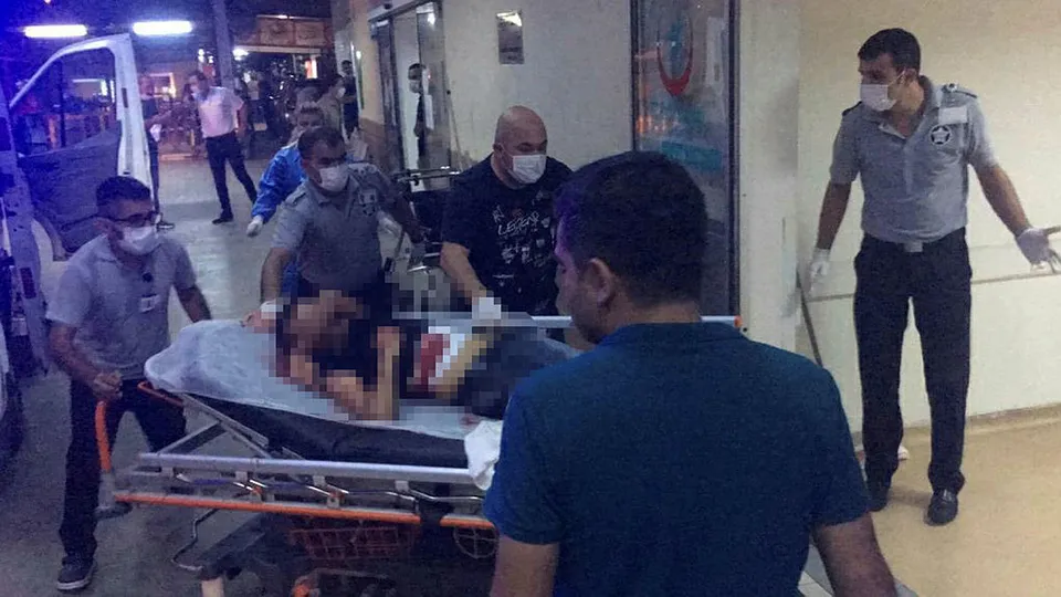 Adana'da geceyi kana bulayan olay! Mermiler havada uçtu