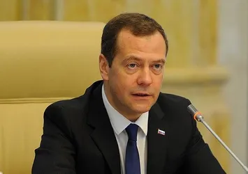 Rusya Başbakanı Medvedev: Rus turistler Türkiye'de tatil yapma olanağını bu sezon elde etmeliler