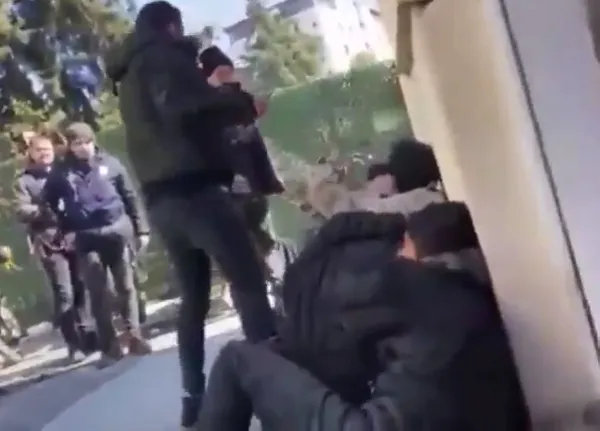 yardim-tirlarini-gasp-etmeye-kalkan-alcaklar-gozaltina-alindi-1676037154835.jpg Yardım TIR’larını gasp etmeye kalkan alçaklar gözaltına alındı! - 3