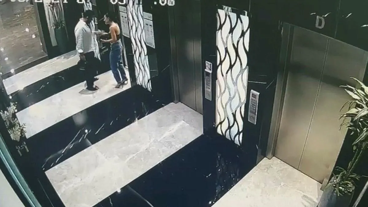 Etiler'de otelde film gibi olay! Kıyafetle girdi bornozla çıktı