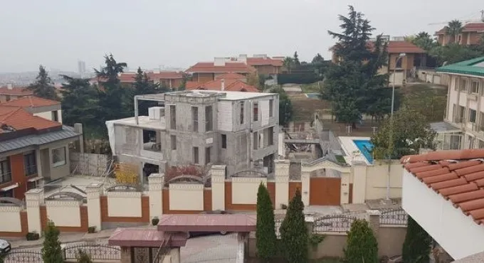 Gerçek ortaya çıktı! Ahsen Unakıtan Çatıyı onarıyorum diye kaçak kat çıkmış