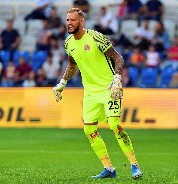 Antalyaspor’un file bekçisi Ruud Boffin trafik kazası geçirdi