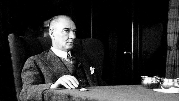 En anlamlı 10 Kasım sözleri mesajları! 10 Kasım ile ilgili şiirler sözler 2-4-8 kıtalık! Duygusal 10 Kasım sözleri!