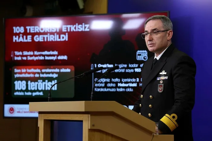 milli-savunma-bakanligindan-pkkya-cok-agir-darbe-1-haftada-108-terorist-sari-torbada-1715246666258.jpeg Milli Savunma Bakanlığından sınır ötesine harekat mesajı: Süreli operasyon evresindeyiz - 1