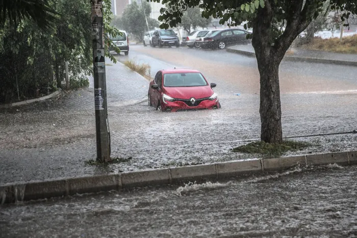 1721975680221.jpg Meteoroloji 15 ili uyardı! Sıcaklıklar 8 derece birden düşüyor | Bunaltıcı havaya yağmur molası | İstanbul, Ankara, İzmir... - 7