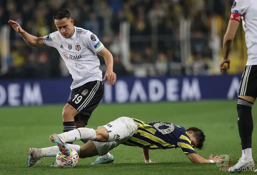 Fenerbahçeli taraftarlardan Ali Koç’a “istifa et” çağrısı! “Fener'i ne hale getirdin” 14